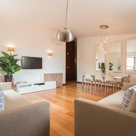 Alfama Modern Two-Bedroom Apartment W/ River View And Parking - By Lu Holidays ลิสบอน ภายนอก รูปภาพ