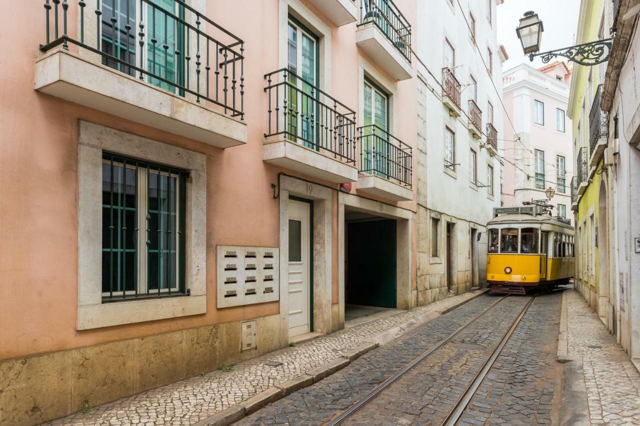 Alfama Modern Two-Bedroom Apartment W/ River View And Parking - By Lu Holidays ลิสบอน ภายนอก รูปภาพ