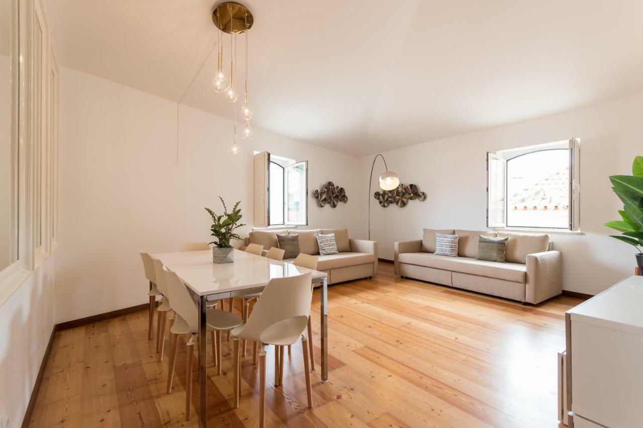 Alfama Modern Two-Bedroom Apartment W/ River View And Parking - By Lu Holidays ลิสบอน ภายนอก รูปภาพ