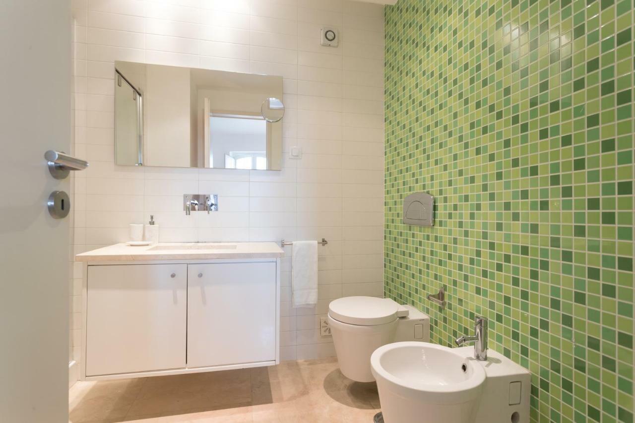 Alfama Modern Two-Bedroom Apartment W/ River View And Parking - By Lu Holidays ลิสบอน ภายนอก รูปภาพ